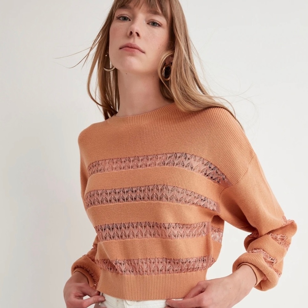 COPY - Crop top. NWT. Size M